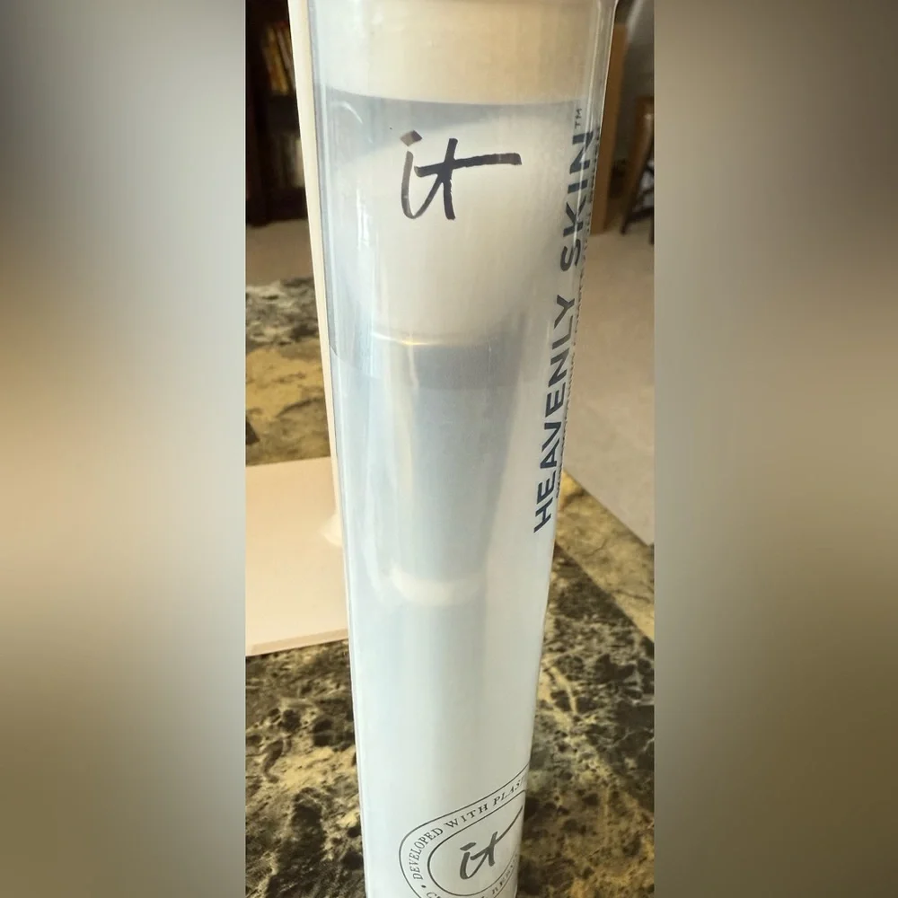 IT Cosmetics Heavenly Skin Bye Bye Pores Powder Brush -#701